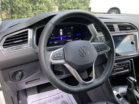 Used 2023 Volkswagen Tiguan SE image 17