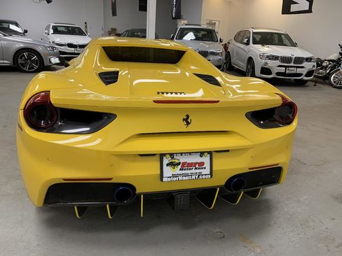 Used 2017 Ferrari 488 Spider image 7