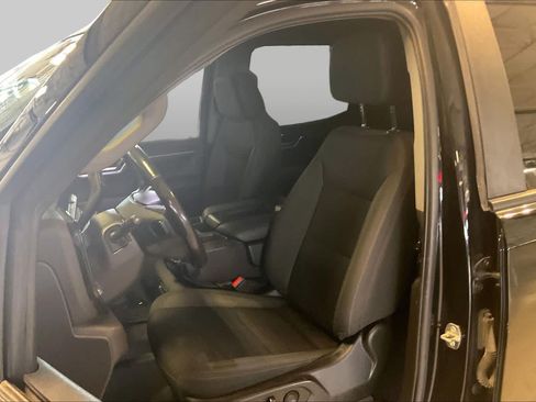 Used 2022 Chevrolet Silverado 1500 LT AWD/4WD image 7