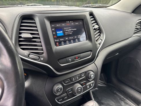 Used 2020 Jeep Cherokee Latitude Plus w/ Cold Weather Group image 27