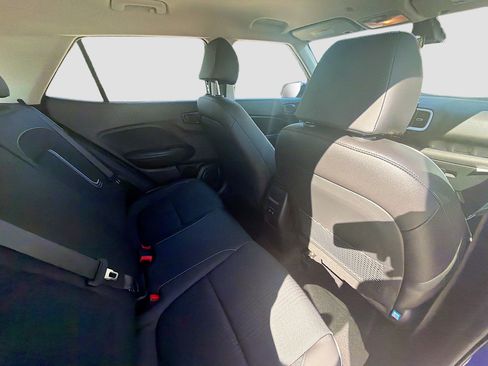 Used 2024 Hyundai Venue Limited image 29