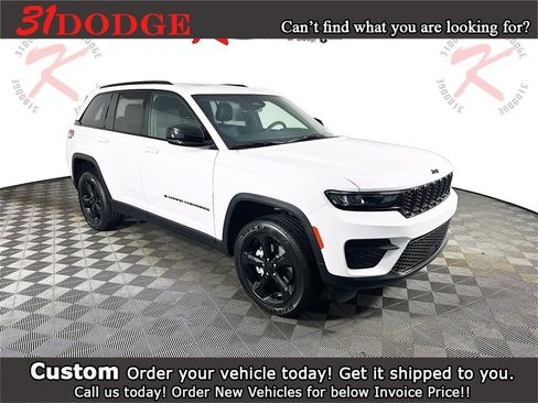 New 2025 Jeep Grand Cherokee Altitude image 1