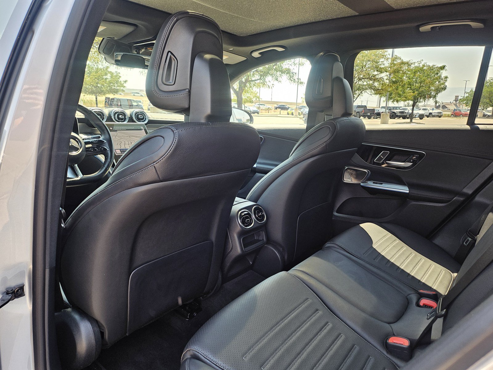 Used 2023 Mercedes-Benz GLC 300 4MATIC image 16