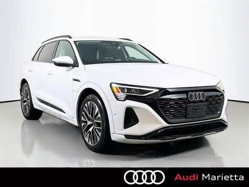Used 2024 Audi Q8 e-tron Premium Plus image 1
