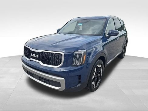 Used 2023 Kia Telluride EX w/ EX Captain's Chair Package FWD image 9