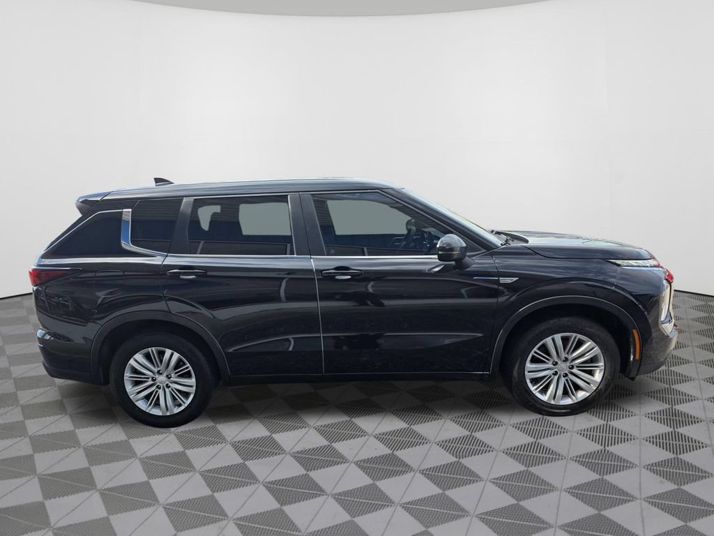 Used 2023 Mitsubishi Outlander ES FWD image 5