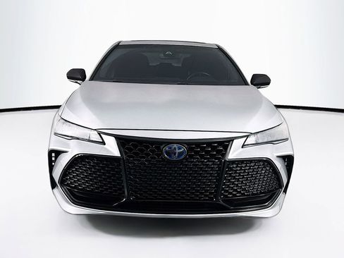 Used 2021 Toyota Avalon XSE image 2