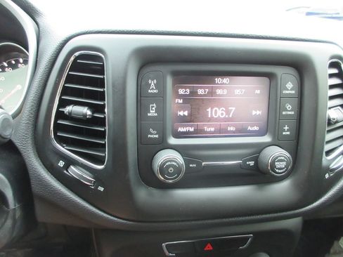 Used 2017 Jeep Compass Latitude w/ Cold Weather Group AWD/4WD image 24
