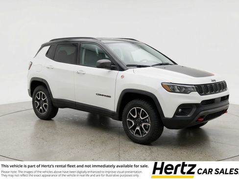 Used 2025 Jeep Compass Trailhawk AWD/4WD image 1