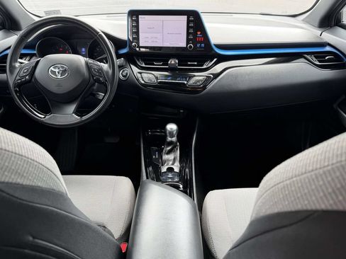 Used 2019 Toyota C-HR XLE FWD image 2