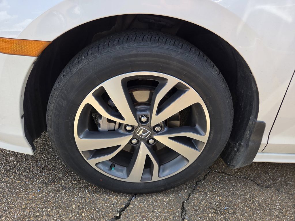 Certified 2024 Honda Odyssey Touring image 4