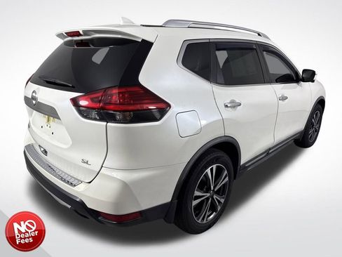 Used 2017 Nissan Rogue SL image 3