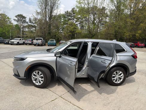 Used 2025 Honda CR-V LX image 17