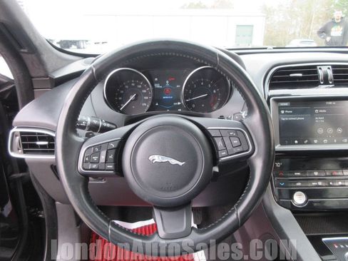 Used 2020 Jaguar F-PACE Premium AWD/4WD image 11