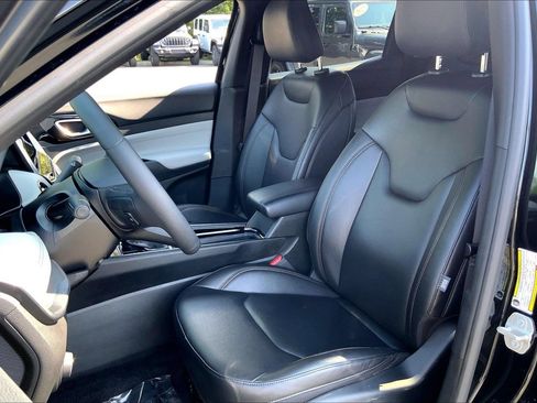 Certified 2024 Jeep Compass Limited w/ Sun and Sound Group AWD/4WD image 8