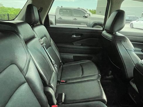 Used 2022 Nissan Pathfinder SL FWD image 8