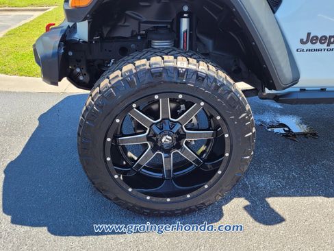 Used 2021 Jeep Gladiator Rubicon image 9