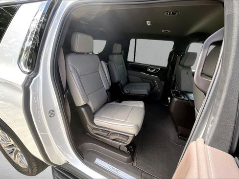 Used 2022 GMC Yukon XL SLT w/ SLT Luxury Package RWD image 29