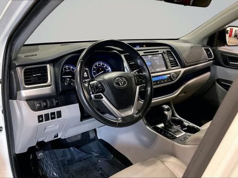 Used 2019 Toyota Highlander Limited AWD/4WD image 16