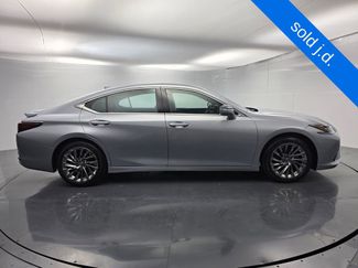 Used 2025 Lexus ES 300h w/ Technology Package FWD video 3