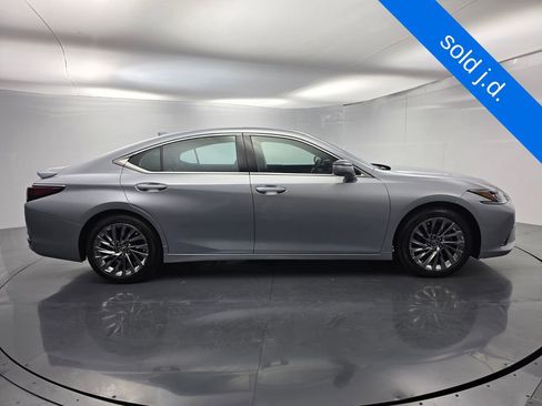 Used 2025 Lexus ES 300h w/ Technology Package FWD image 3