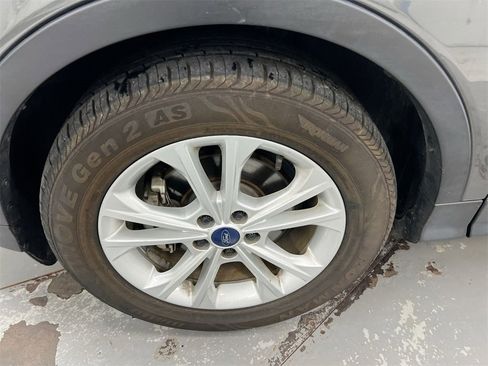 Used 2017 Ford Escape SE image 25