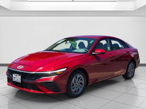 Used 2024 Hyundai Elantra SEL FWD image 9