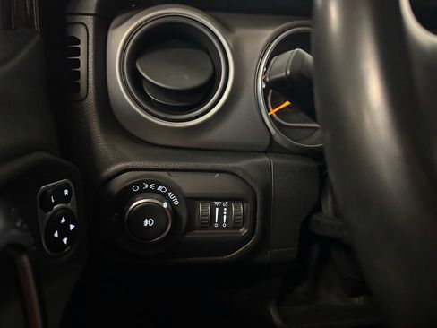 Used 2018 Jeep Wrangler Unlimited Sport S image 17