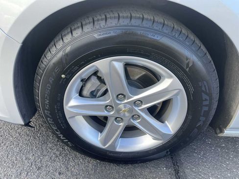 Used 2022 Chevrolet Malibu LT FWD image 18