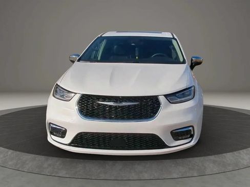 Used 2023 Chrysler Pacifica Limited FWD image 6