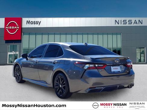 Used 2021 Toyota Camry SE image 5