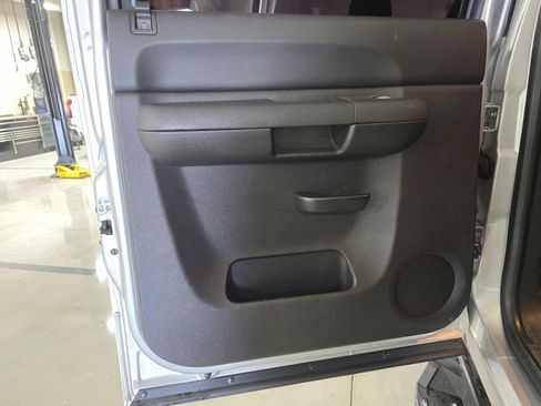 Used 2014 Chevrolet Silverado 2500 LT w/ Interior Plus Package image 10