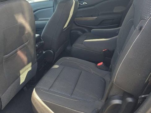 Used 2023 GMC Acadia SLE w/ Driver Convenience Package image 16