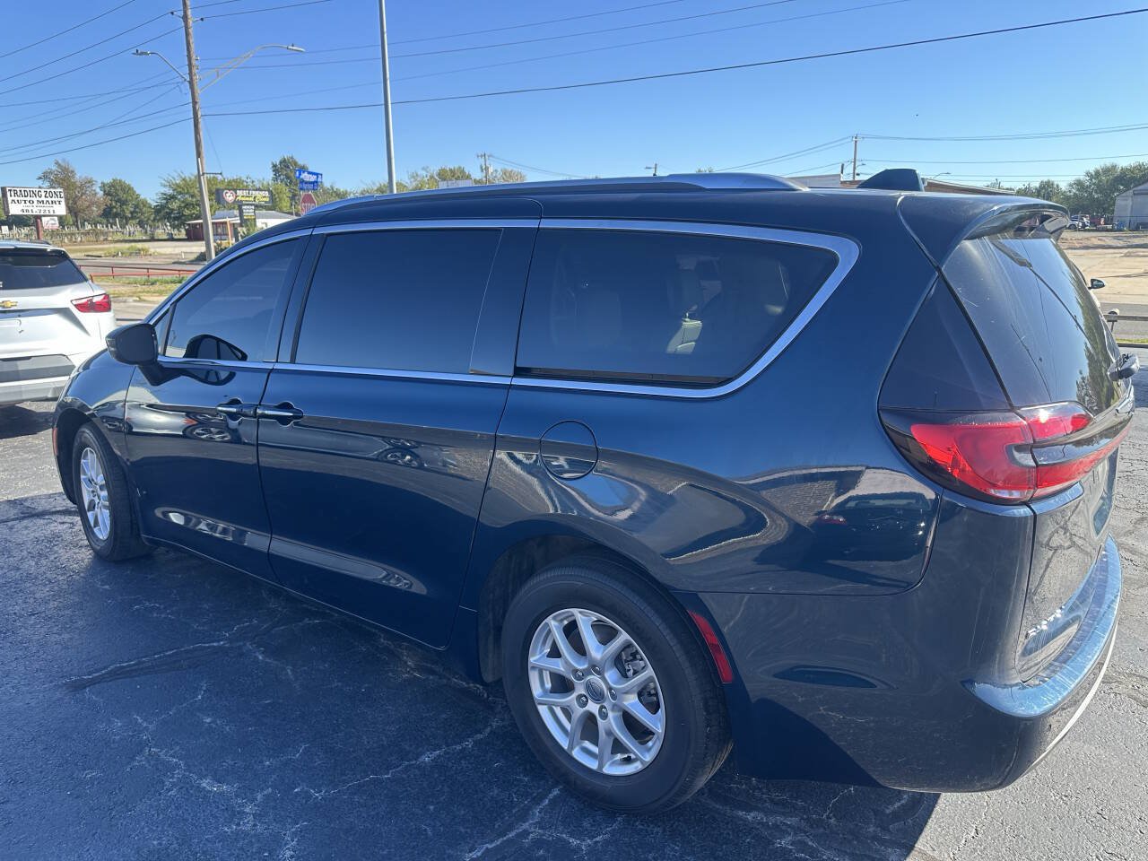 Used 2021 Chrysler Pacifica Touring-L FWD image 9