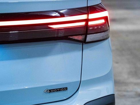 New 2026 Volkswagen Taos SE image 6