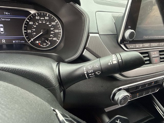 Used 2024 Nissan Altima 2.5 SR FWD image 33