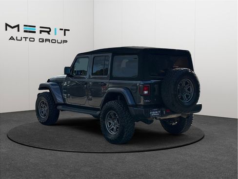Used 2018 Jeep Wrangler Unlimited Sahara image 7
