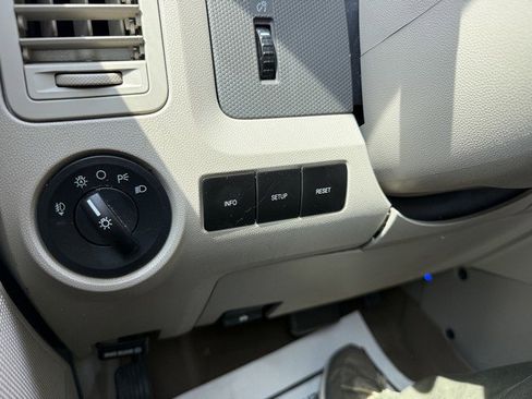 Used 2009 Ford Escape XLT FWD image 19