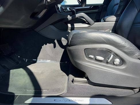 Used 2020 Porsche Cayenne image 39