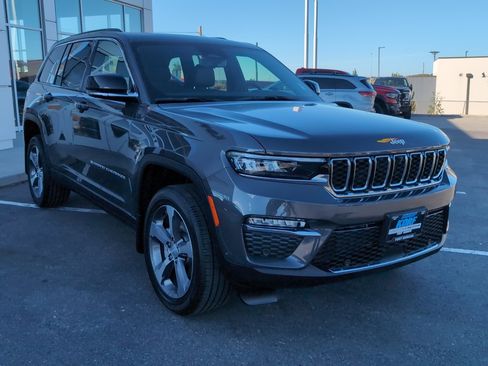 New 2025 Jeep Grand Cherokee Limited w/ Luxury Tech Group II image 3