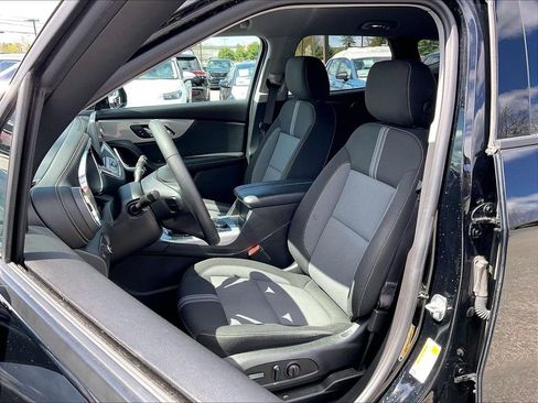 Used 2025 Chevrolet Blazer LT AWD/4WD image 9