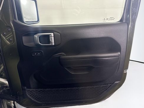 Used 2022 Jeep Gladiator Rubicon w/ Cold Weather Group image 31