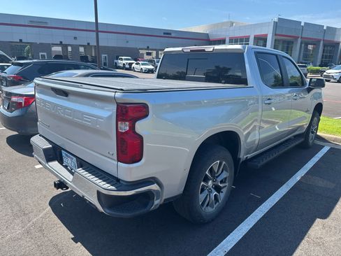 Used 2022 Chevrolet Silverado 1500 LT AWD/4WD image 4