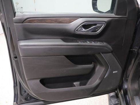 Used 2021 Chevrolet Suburban Z71 w/ Z71 Signature Package AWD/4WD image 14