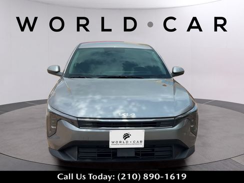 Used 2025 Kia K4 FWD image 2