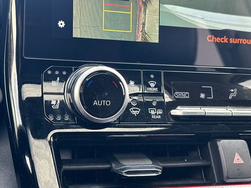 Certified 2026 Toyota Highlander Limited image 30