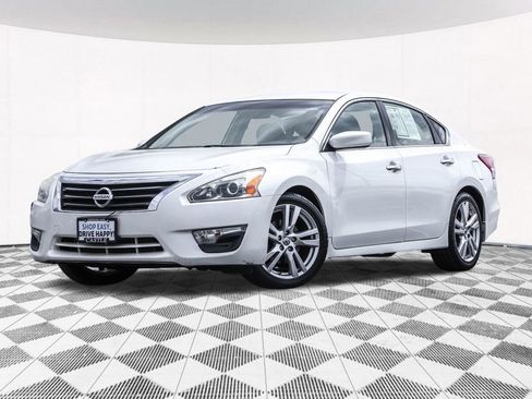 Used 2013 Nissan Altima 3.5 S FWD image 2