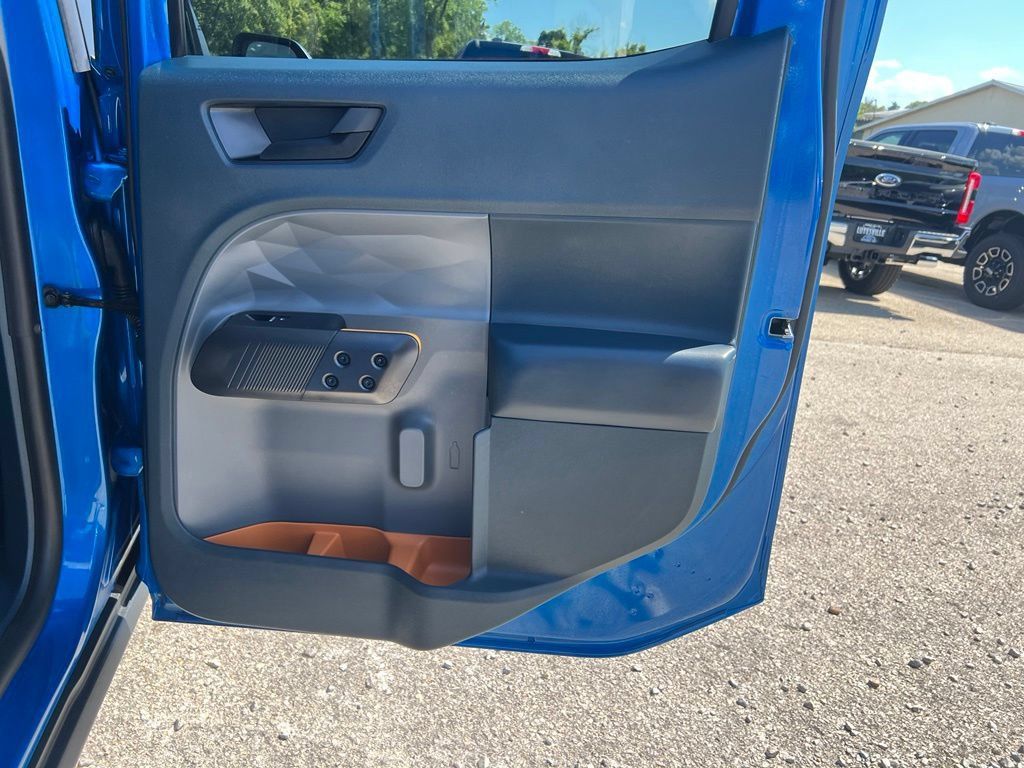 Used 2025 Ford Maverick Tremor AWD/4WD image 18