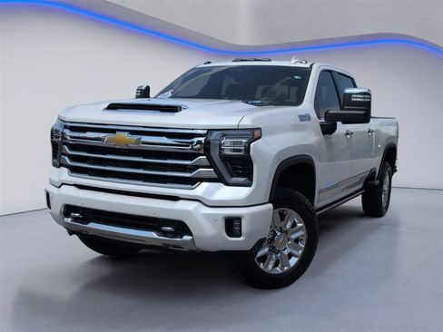 Used 2024 Chevrolet Silverado 2500 High Country w/ High Country Premium Package AWD/4WD image 2