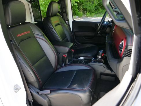 Used 2019 Jeep Wrangler Unlimited Rubicon AWD/4WD image 36
